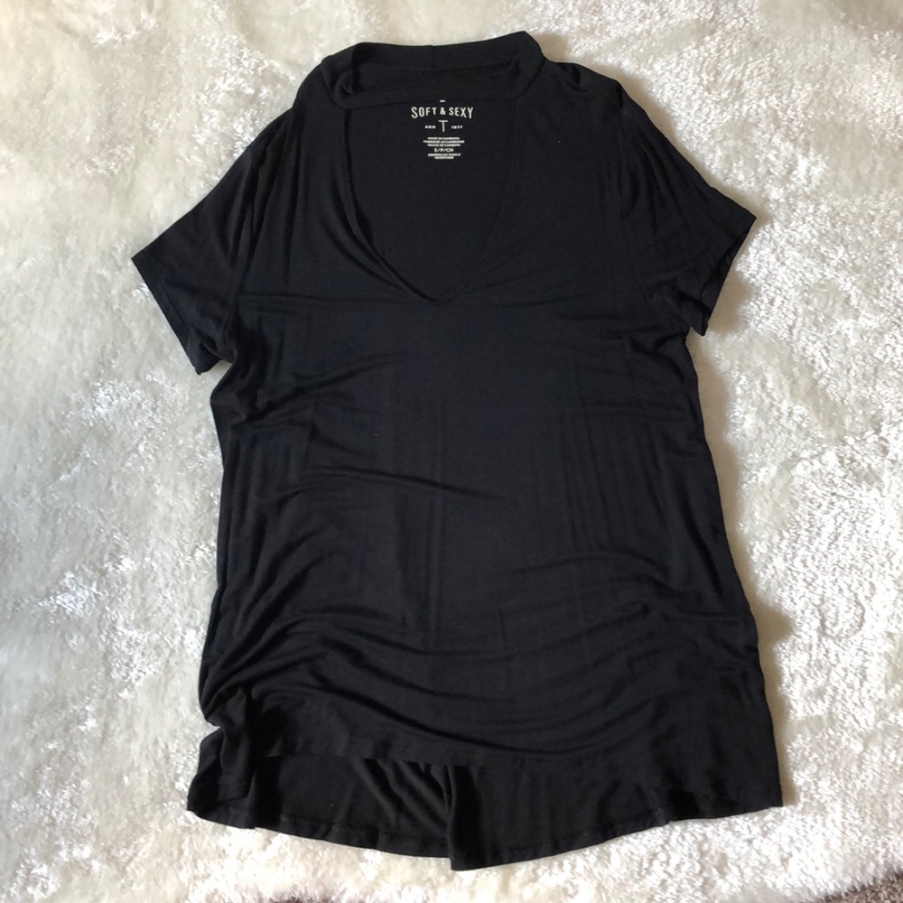 Peek a boo black tee